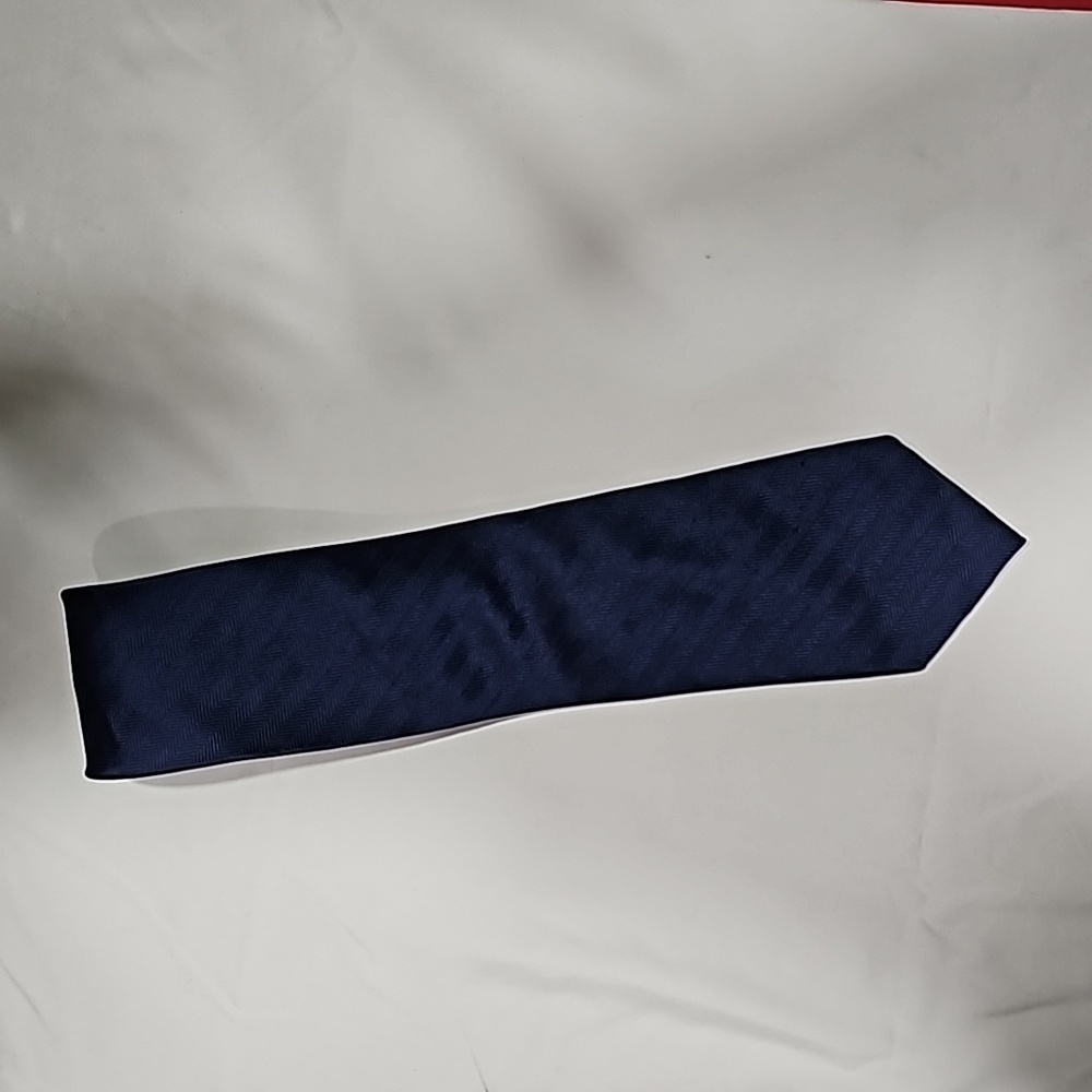 Chaps Men's Navy Blue Necktie ๐ - Picture 7 of 7